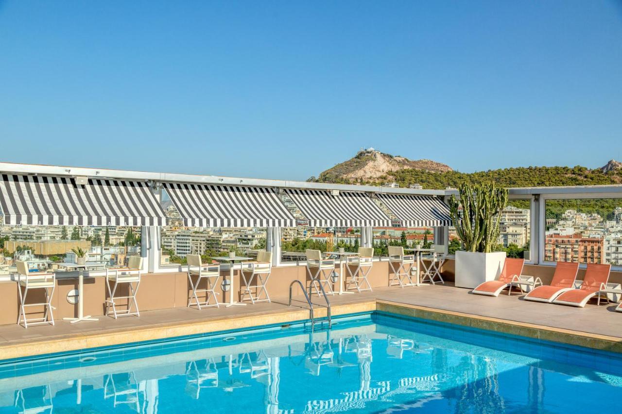 Divani Caravel Atenas Exterior foto Rooftop pool at the hotel